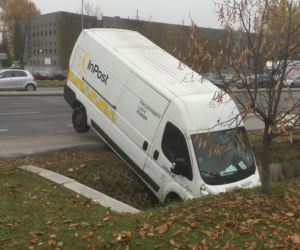 Zapakował się do rowu