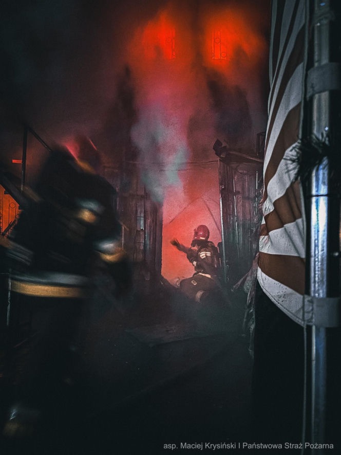 Pożar na targowisku przy ul. Bakalarskiej. Zatrzymano 36-letniego mężczyznę