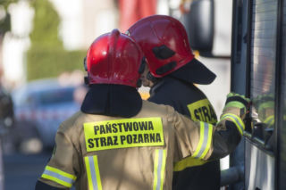 Pożar w zakładzie utylizacji odpadów. Na miejsce wezwano 15 zastępów straży pożarnej