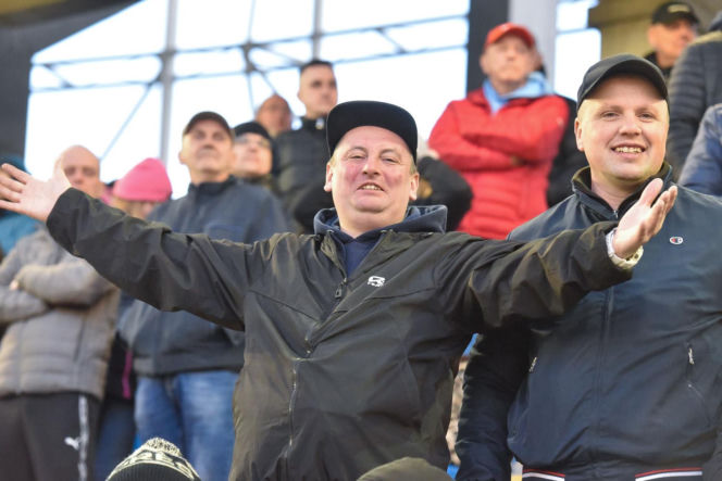 PRES Grupa Dewloperska Toruń - Abramczyk Polonia Bydgoszcz, zdjęcia kibiców i zawodników z pożegnania Adriana Miedzińskiego