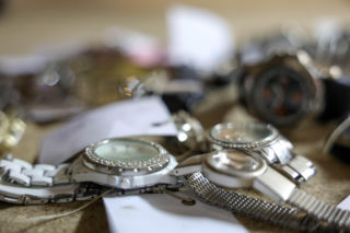 Adwokacka toga, maska do nurkowania, a nawet spadochron. To gubili warszawiacy w 2025 roku