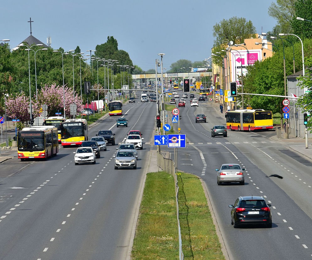 Zielona fala na Radzymińskiej! Sprawdź, na których skrzyżowaniach pojedziesz szybciej
