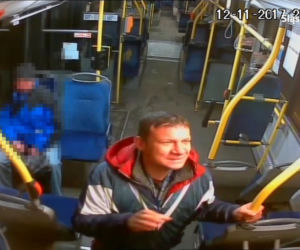 Mężczyzna ukradł... kasownik ŚKUP. Wziął go pod pachę i wyszedł z autobusu! [WIDEO, ZDJĘCIA]