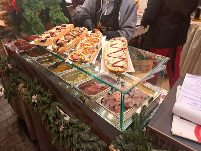 Jarmark Bożonarodzeniowy 2025 na Rynku Głównym w Krakowie. Jedzenie drogie jak nigdy
