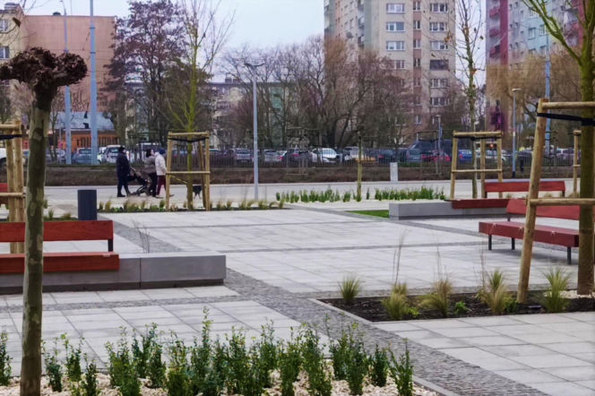 Plac przed Netto Areną po przebudowie