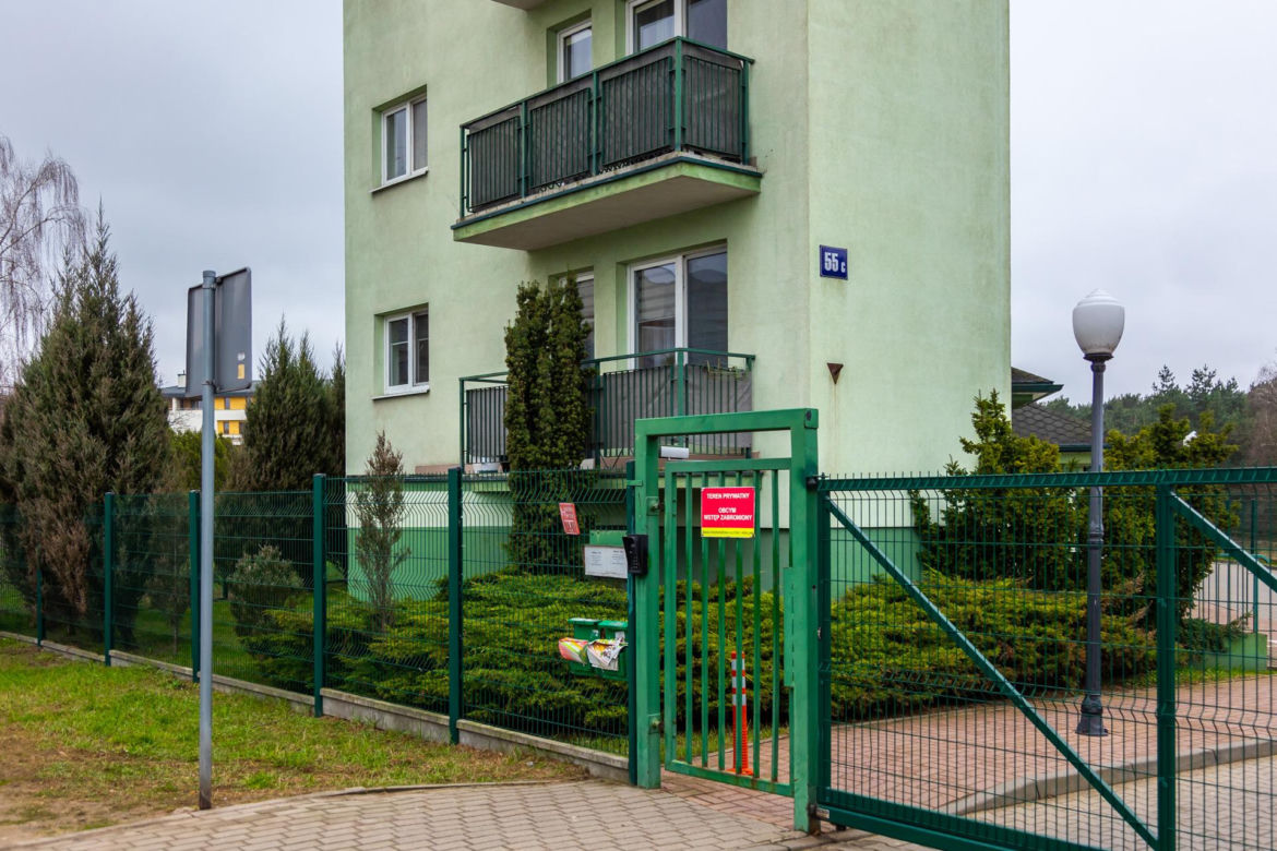 Najwęższy blok w Warszawie - zdjęcia. Zobacz budynek z Odkrytej 55C