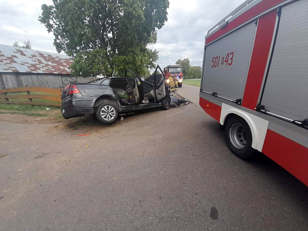 Makabra pod Makowem Mazowieckim! Pijany kierowca zmasakrował citroena [ZDJĘCIA].