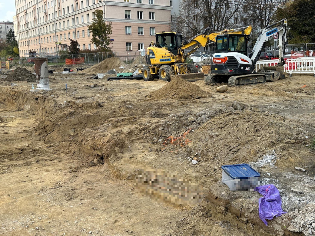 Na budowie trasy tramwajowej wykopali ludzki szkielet. Czyje szczątki odnaleziono?