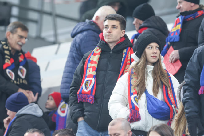 Mecz Piast Gliwice - Legia Warszawa. Kibice na stadionie