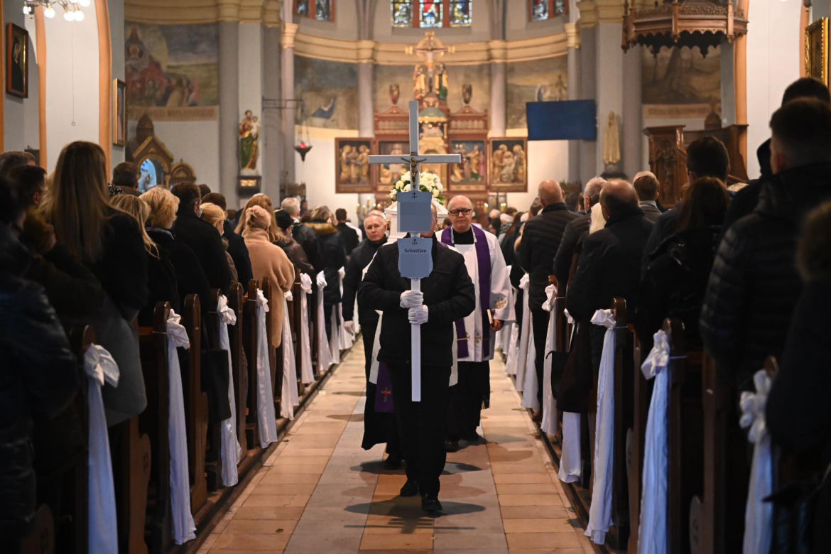 Pogrzeb Weroniki i Sebastiana. Ostatnia droga rodzeństwa