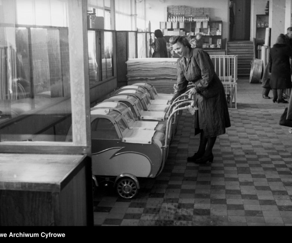 Sklep wielobranżowy Powszechny Dom Towarowy