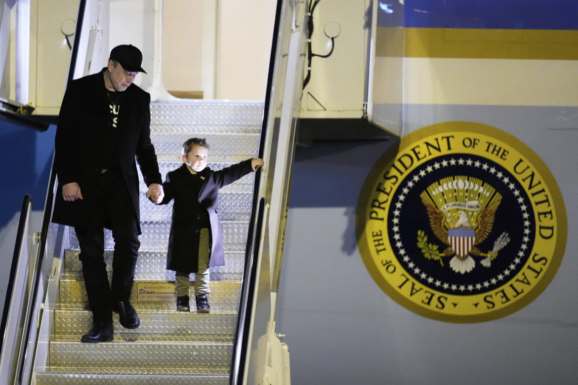 Trump robi za niańkę dla syna Muska! Zdjęcia mówią same za siebie