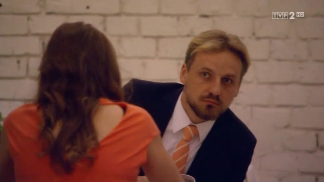 O mnie się nie martw 3, odc 1, Krzysiek Małecki (Paweł Domagała), Pola (Alicja Stasiewicz)