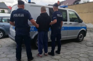 ROZBÓJ w sklepie w Łowiczu. Ekspedientka zachowała zimną krew i RUSZYŁA ZA BANDYTĄ