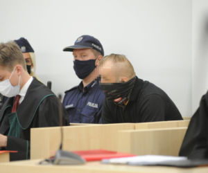 Próbował zabić ojca dla pieniędzy. Inną zbrodnię opisał w książce. Bartłomiej S. stanął przed sądem
