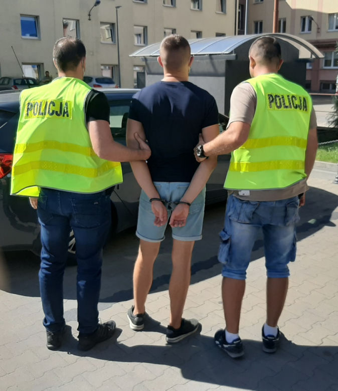 HORROR taksówkarza z Łodzi. Napadli go, bili, dusili i WLEWALI W NIEGO ALKOHOL! Zwyrodnialcom grozi do 12 lat za kratkami