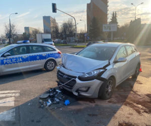 Olsztyn. Wypadek na skrzyżowaniu Dworcowej z Żołnierską. Kierowca nie miał prawa jazdy [ZDJĘCIA]