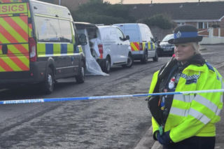 9-latka znaleziona martwa pod domem. Policja aresztowała nastoletniego chłopca!