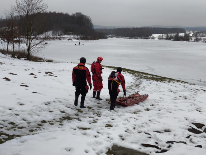 Symulacja akcji ratunkowej na zbiorniku Korzeń w Skrzyszowie