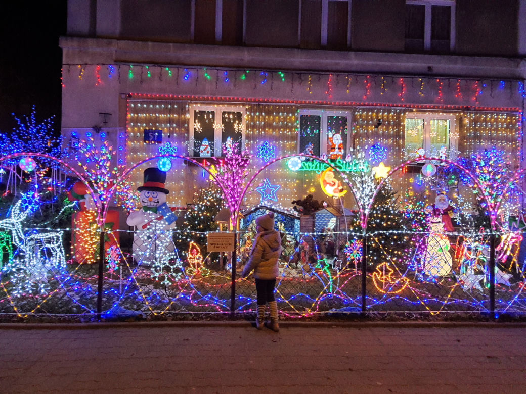 Odlotowy ogród na Bielanach. Niesamowite iluminacje!  