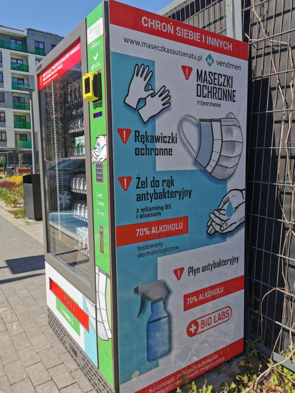 Automat z maseczkami i żelem antybakteryjnym w Warszawie