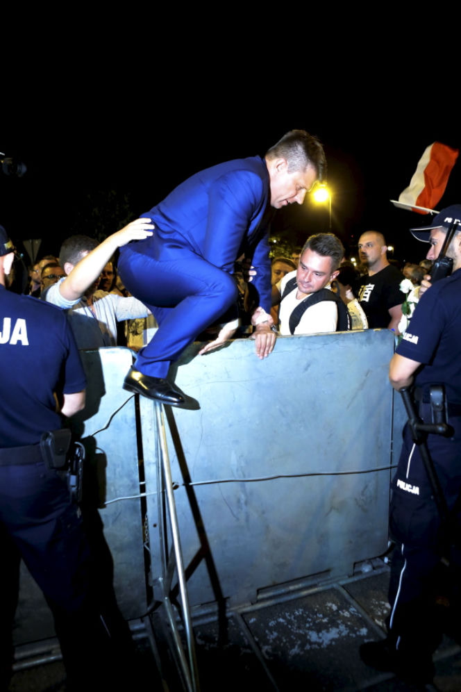  Protest opozycji pod sejmem PETRU