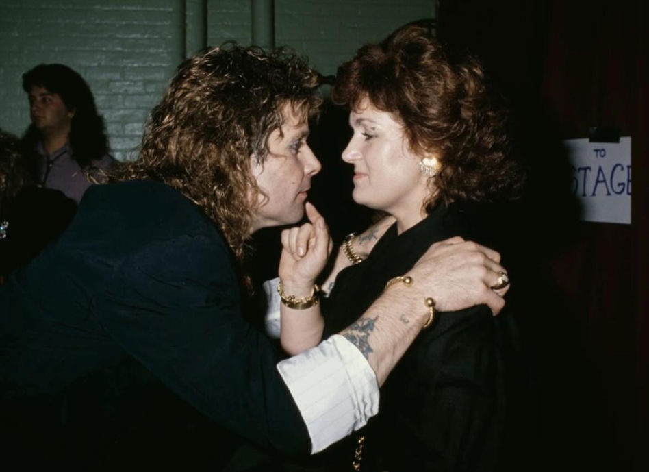 Miłość, która przetrwała piekło. Historia Ozzy’ego i Sharon Osbourne – toksyczna, szalona i prawdziwa