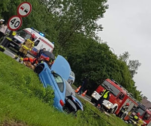 Dramatyczny wypadek w Krakowie: Rozpędzone BMW wjechało w grupę pieszych, wielu rannych