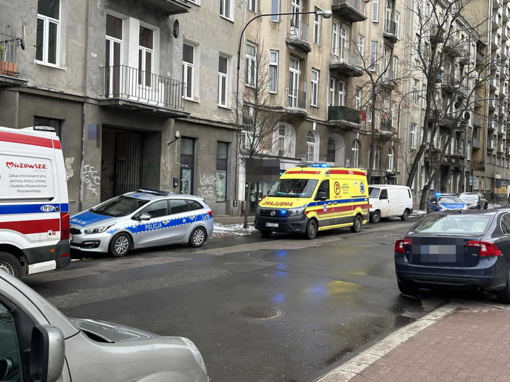 Makabra w mieszkaniu na Woli. Nie żyje mężczyzna, policja zatrzymała kobietę. Doszło do morderstwa!?