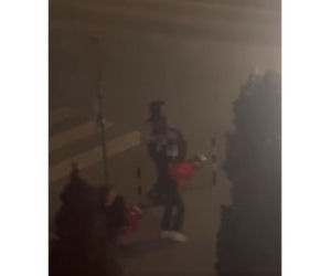 19-latek z Gdańska wybił szybę w kwiatomacie, ukradł dwa bukiety i wręczył je dziewczynom