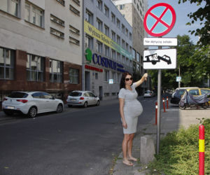 Strażnicy gnębią cieżarną