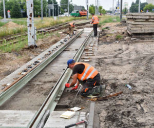 W Toruniu trwa modernizacja torowisk. Zaglądamy na plac budowy