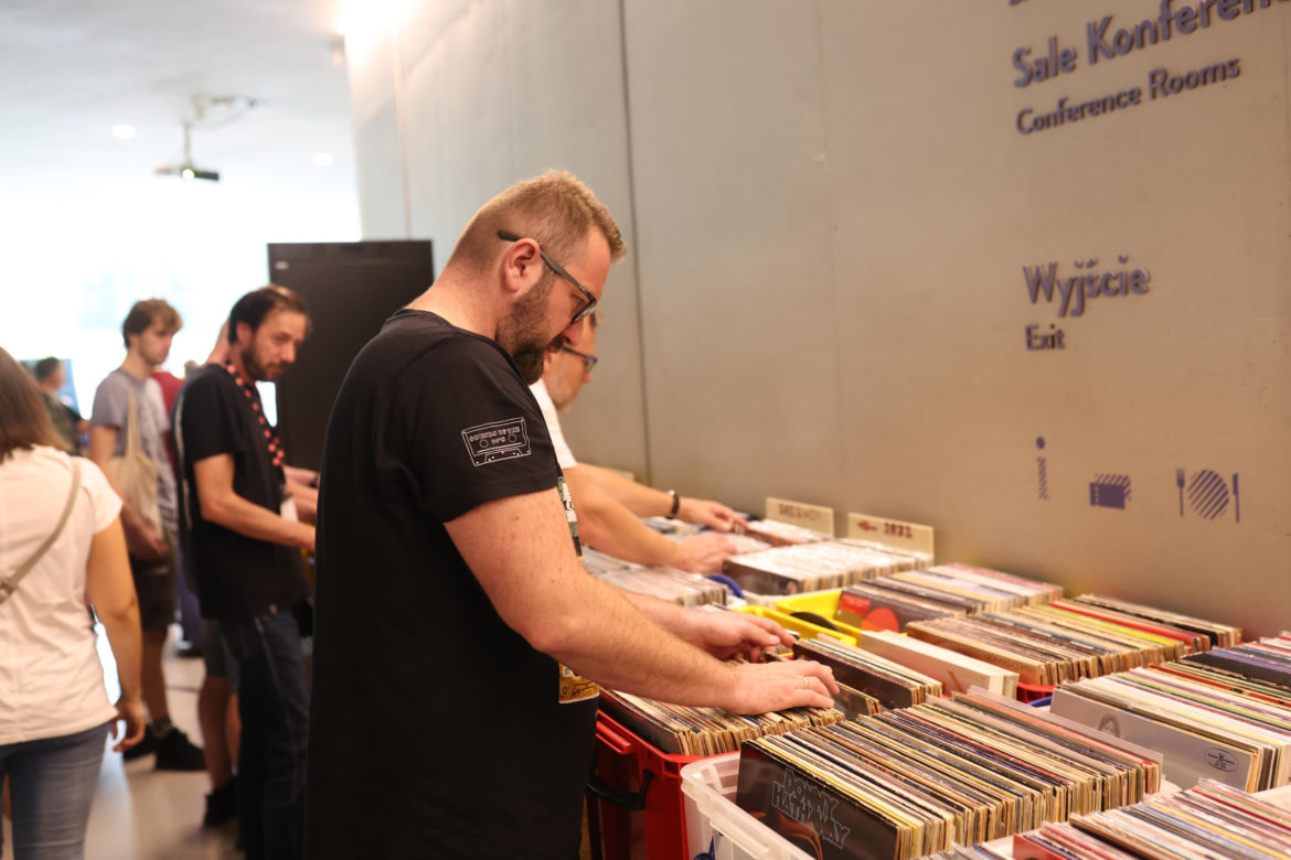 Vinyl Festival 2023 w Chorzowie. Coś dla miłośników winyli i kosmosu 