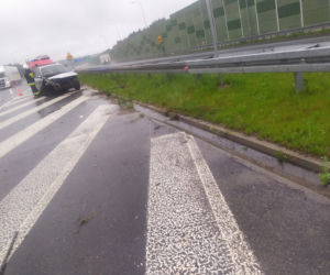 Śmiertelny wypadek w Pyrzowicach. Kierowca wysiadł z samochodu i został potrącony [ZDJĘCIA]