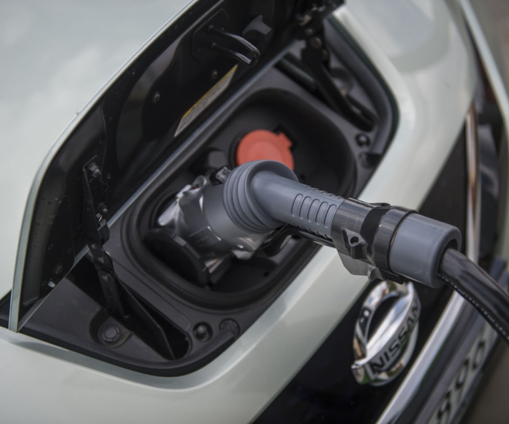 samochód elektryczny, ładowanie, auto na prąd