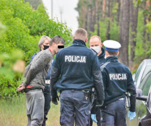 Pijany motocyklista uciekł przez las. Złapała go policja