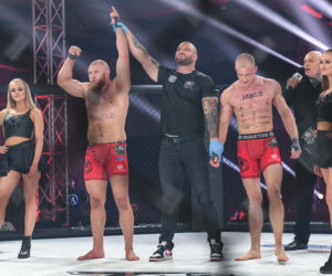 Krew lała się na pierwszej toruńskiej gali walk na gołe pięści 
