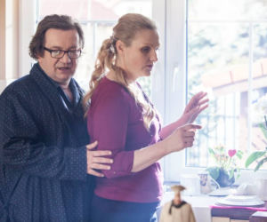 To nie koniec świata 2 sezon. Burmistrz Władysław Pietrzyk (Paweł Królikowski), Nora (Ewa Bułhak)