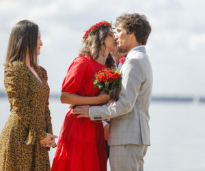 Na Wspólnej, odc. 3199. Jarek (Wojciech Rotowski), Eliza (Katarzyna Chorzępa), Kasia (Julia Chatys)
