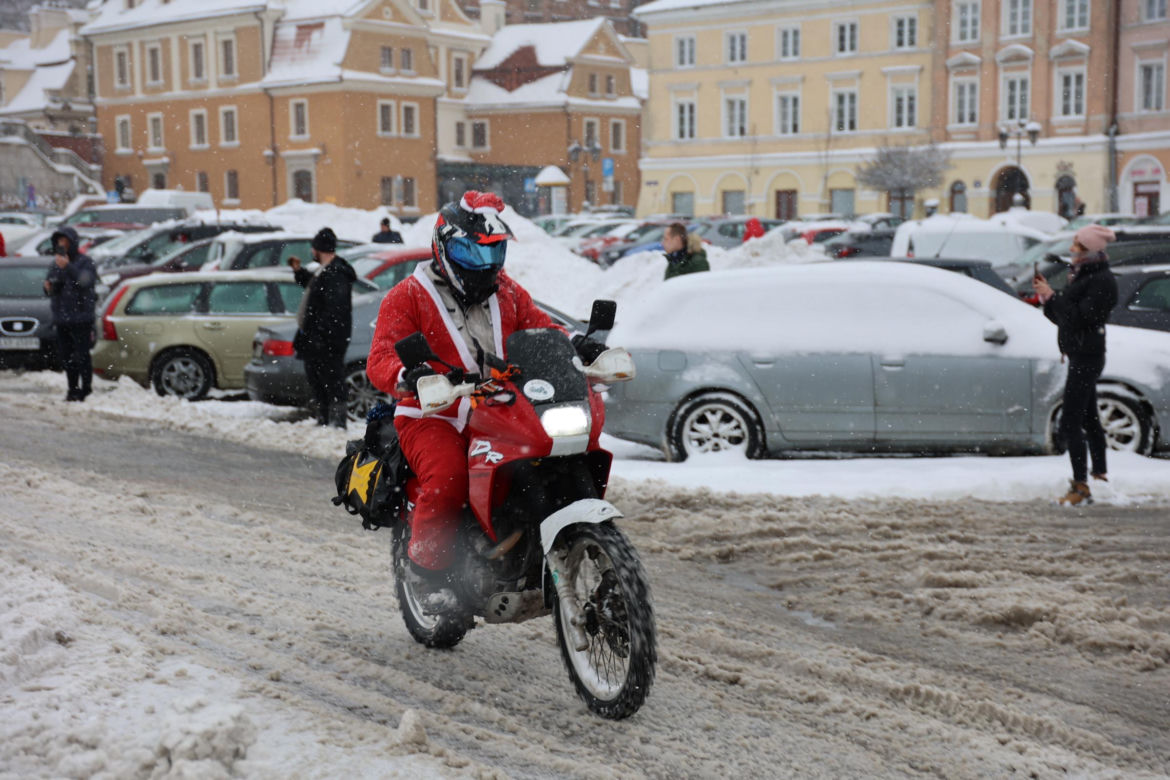 Śnieżyca niestraszna MotoMikołajom z Lublina!
