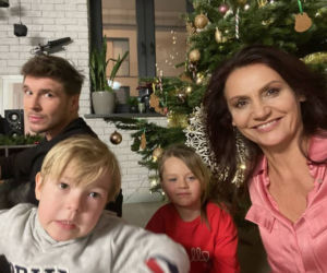 M jak miłość, święta, Marcin (Mikołaj Roznerski), Aleksandra (Małgorzata Pieczyńska), Szymek (Staś Szczypiński) i Maja (Laura Jankowska)