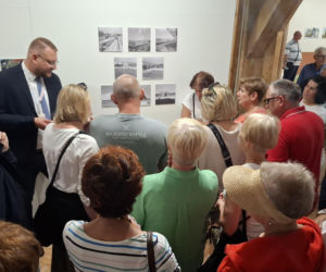 Oprowadzanie kuratorskie po wystawie Wielkie Przesilenie. Dożynki Centralne '75 w Koszalinie