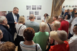Oprowadzanie kuratorskie po wystawie Wielkie Przesilenie. Dożynki Centralne '75 w Koszalinie