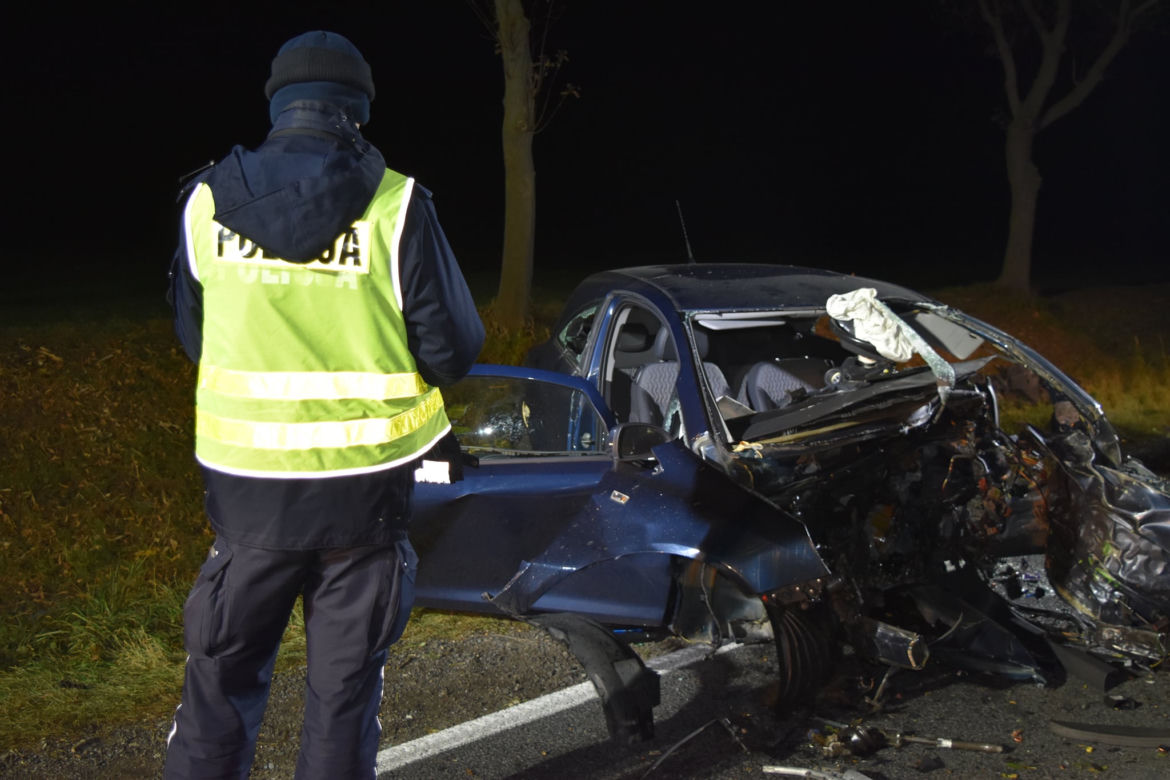 Tragiczna śmierć 26-latka. Z impetem uderzył w drzewo! Dramat pod Śremem