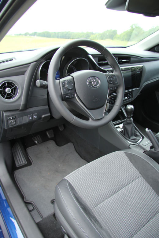 Toyota Auris Touring Sports lifting