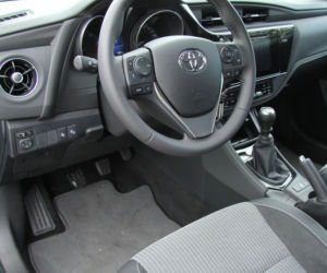 Toyota Auris Touring Sports lifting