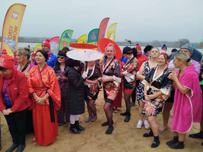 Mazowieckie Morsy otworzyły sezon morsowania 2025/2026 nad zalewem w Siedlcach