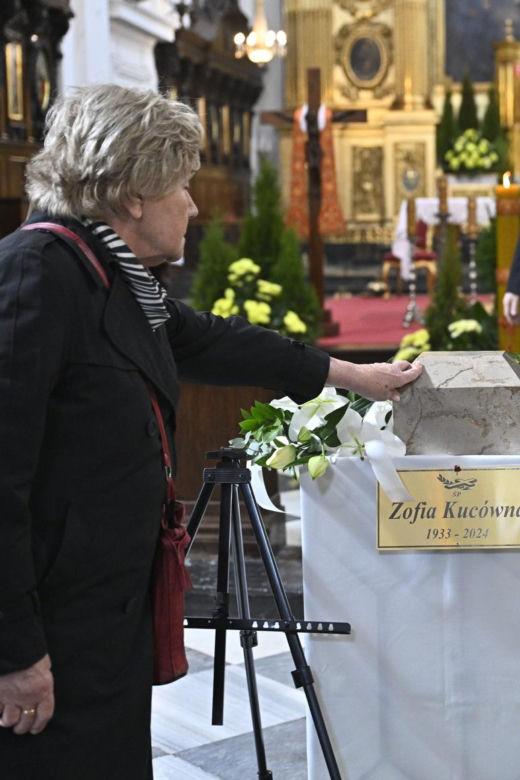  Lipowska wykonała poruszający gest na pogrzebie Kucówny