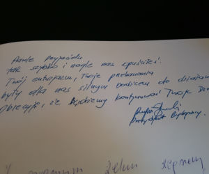 Księga kondolencyjna w bydgoskim ratuszu