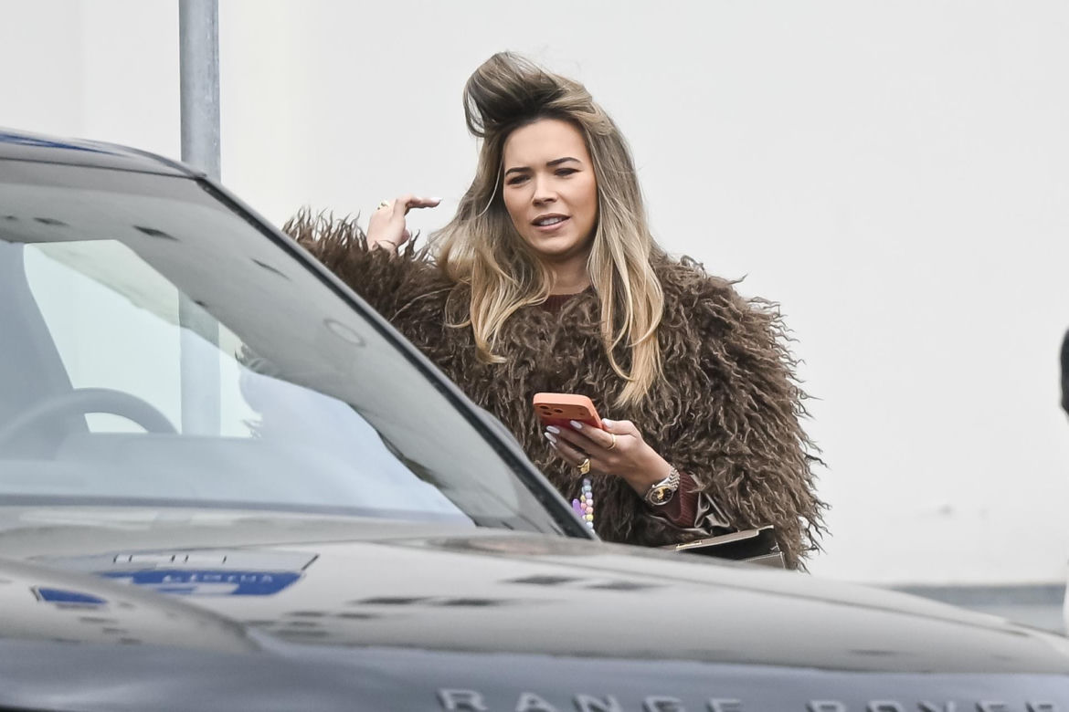 Sandra Kubicka w wałku na głowie
